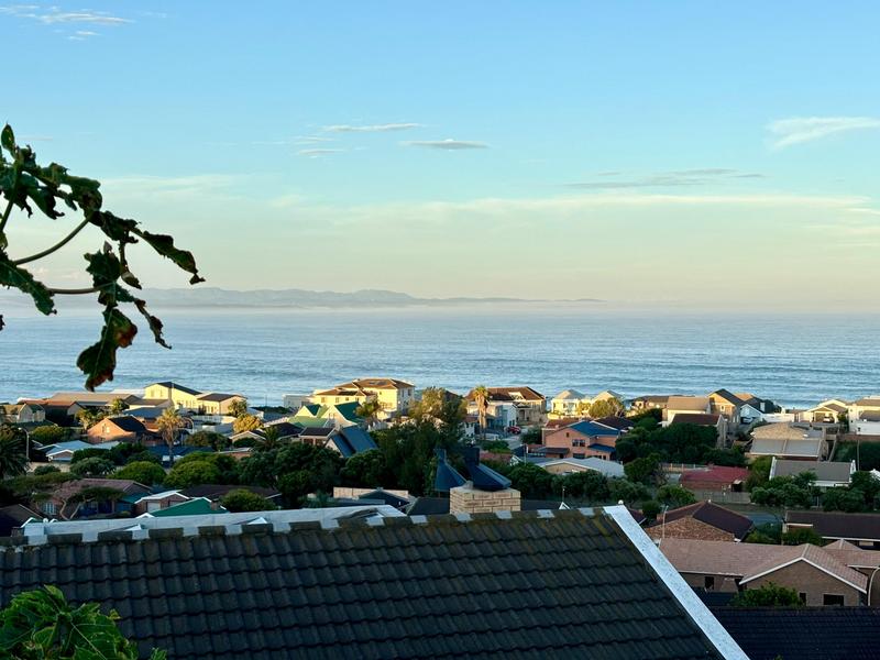 5 Bedroom Property for Sale in Wavecrest Eastern Cape